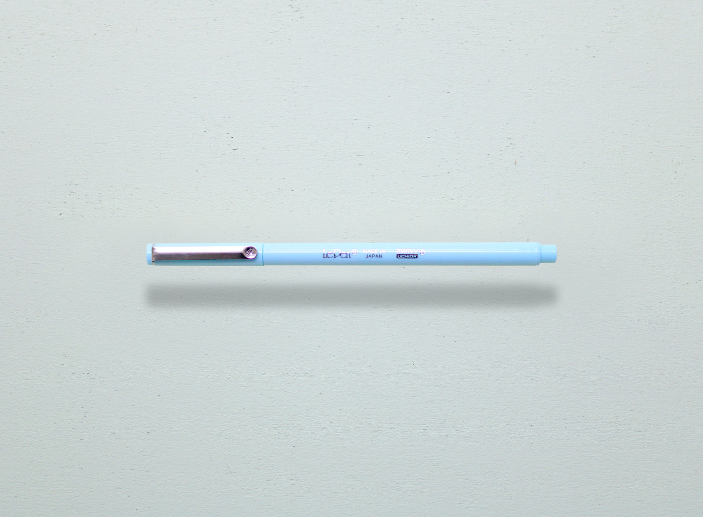 Le Pen - Pale Blue